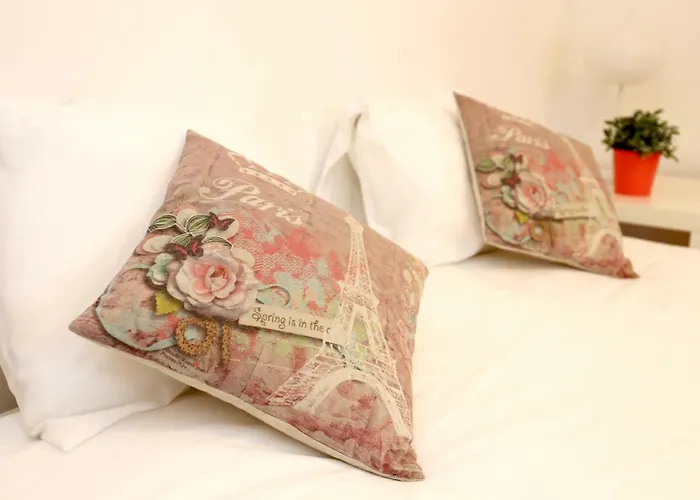 White Cosy Apartment *